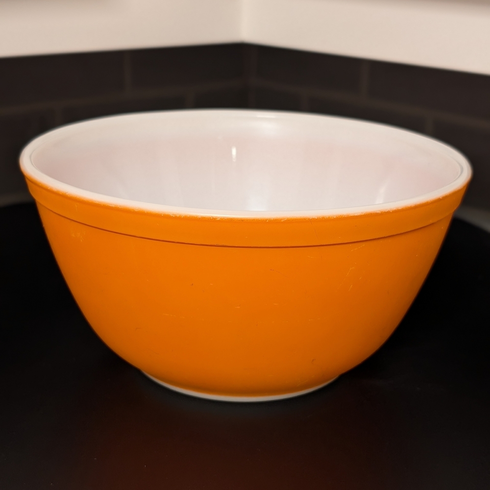 Vintage PYREX Orange Mixing Bowl 402 1.5 QT made In USA